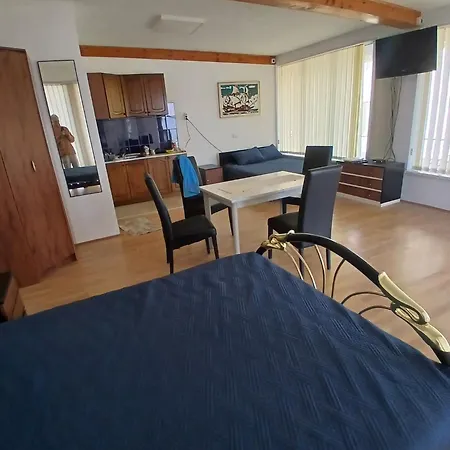 Sobe I Terasa Daire Semendire