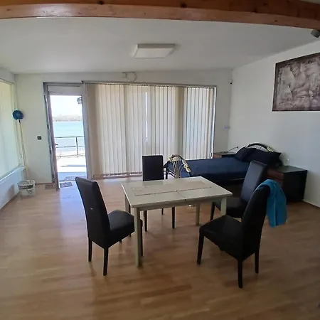 Sobe I Terasa * Semendire