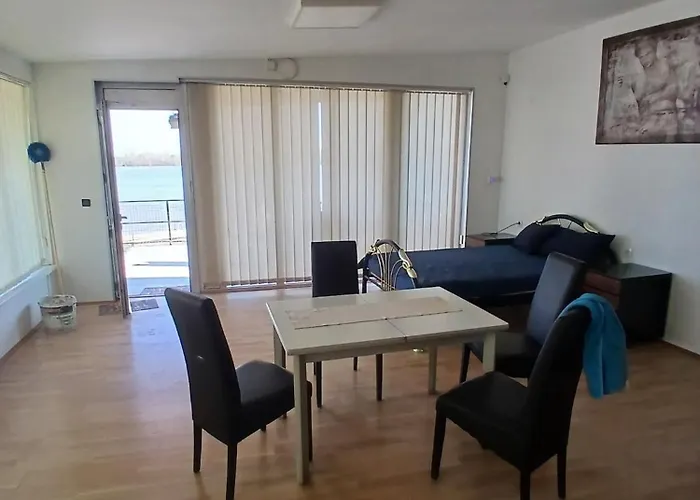 Sobe I Terasa * 斯梅代雷沃