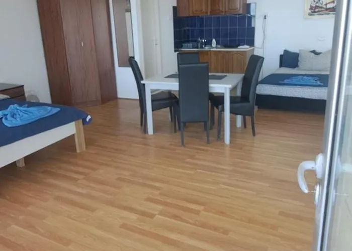 公寓 Sobe I Terasa